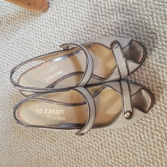 Shoes - Picture 2 of 6